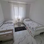 In 42921 Apartman *